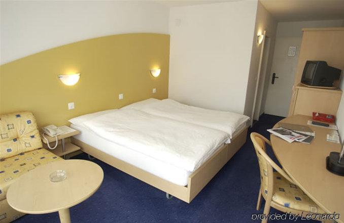 Hotel Cresta دافوس الغرفة الصورة