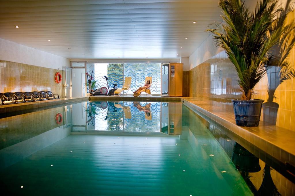Hotel Cresta دافوس المظهر الخارجي الصورة